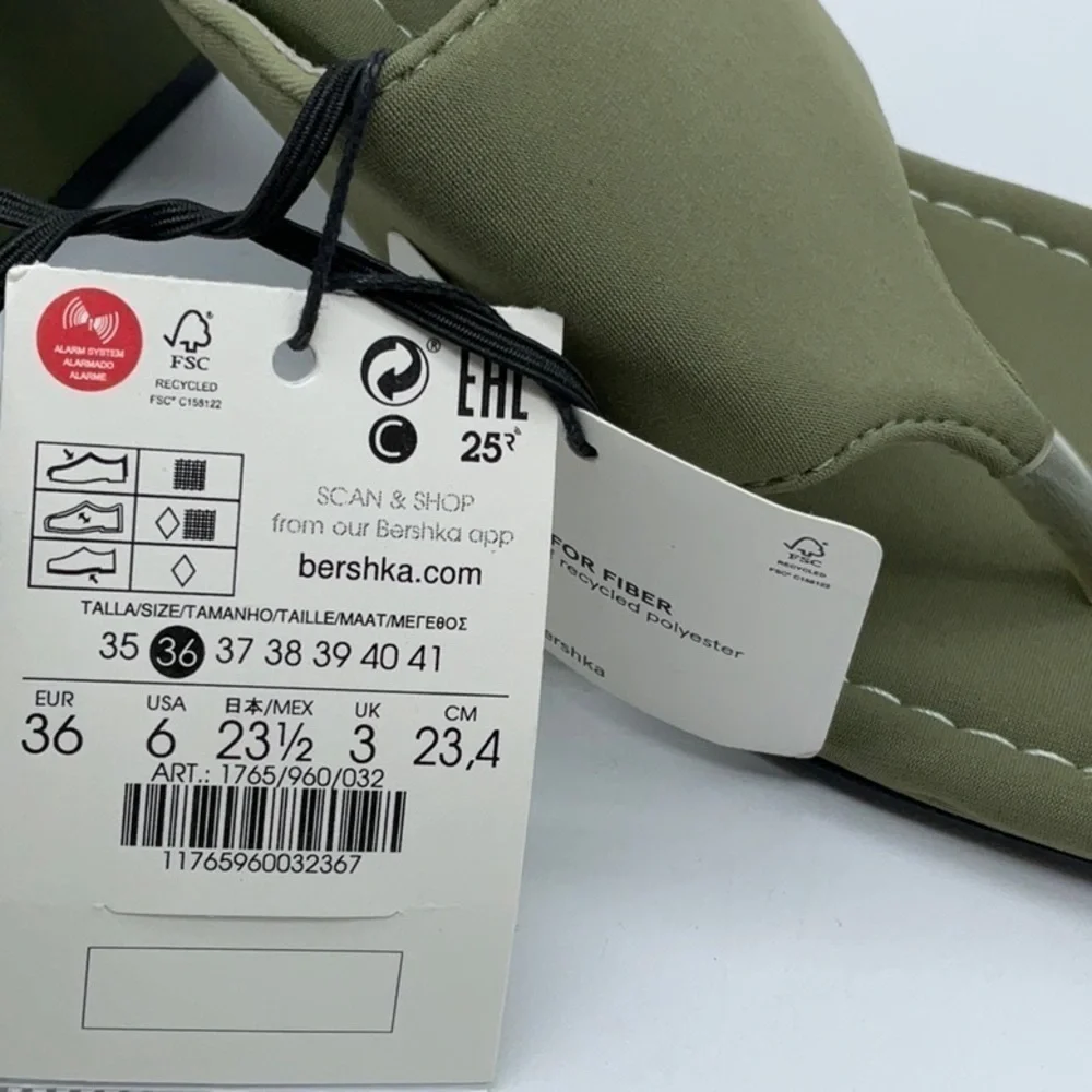 Bershka heeled toe post sandal in khaki - Picture 9 of 9